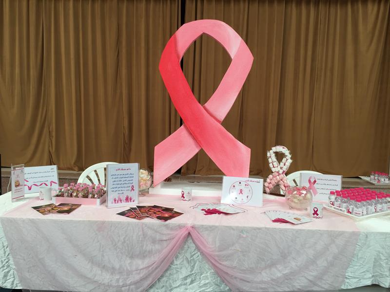 صورة التوعية بسرطان الثدي بمتوسطة وثانوية البنات بأشيقر