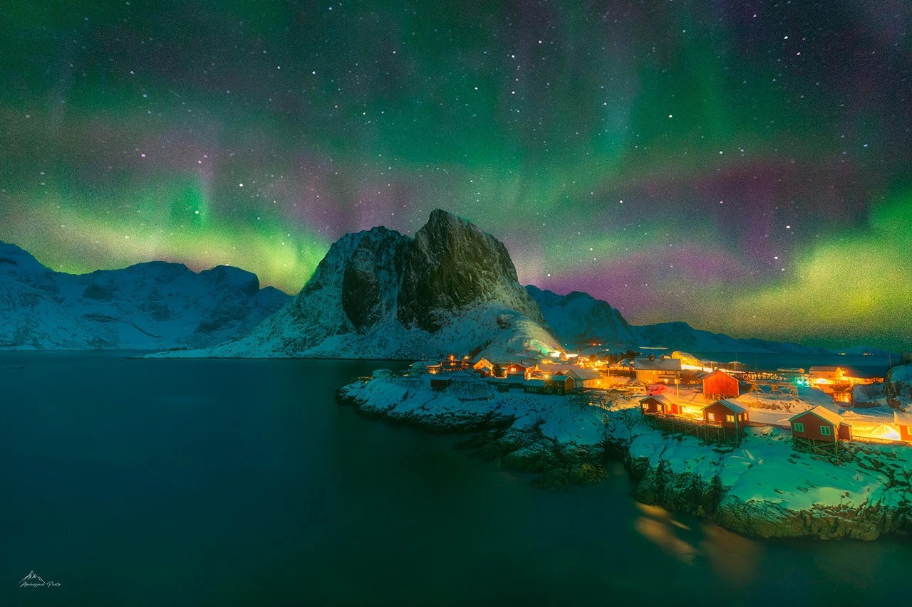 لم يصدق ما تراه عيناه..أباحسين يرصد ظاهرة الشفق القطبي في النرويج